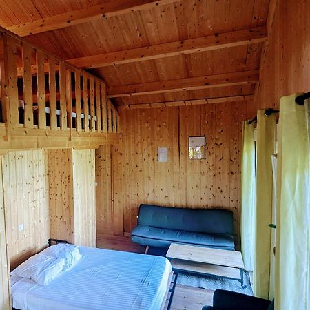 Cabanes Et Lodges Du Belvedere Serrieres-sur-Ain Екстер'єр фото
