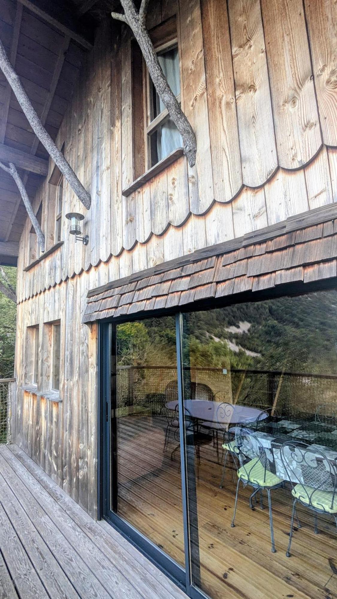 Cabanes Et Lodges Du Belvedere Serrieres-sur-Ain Екстер'єр фото