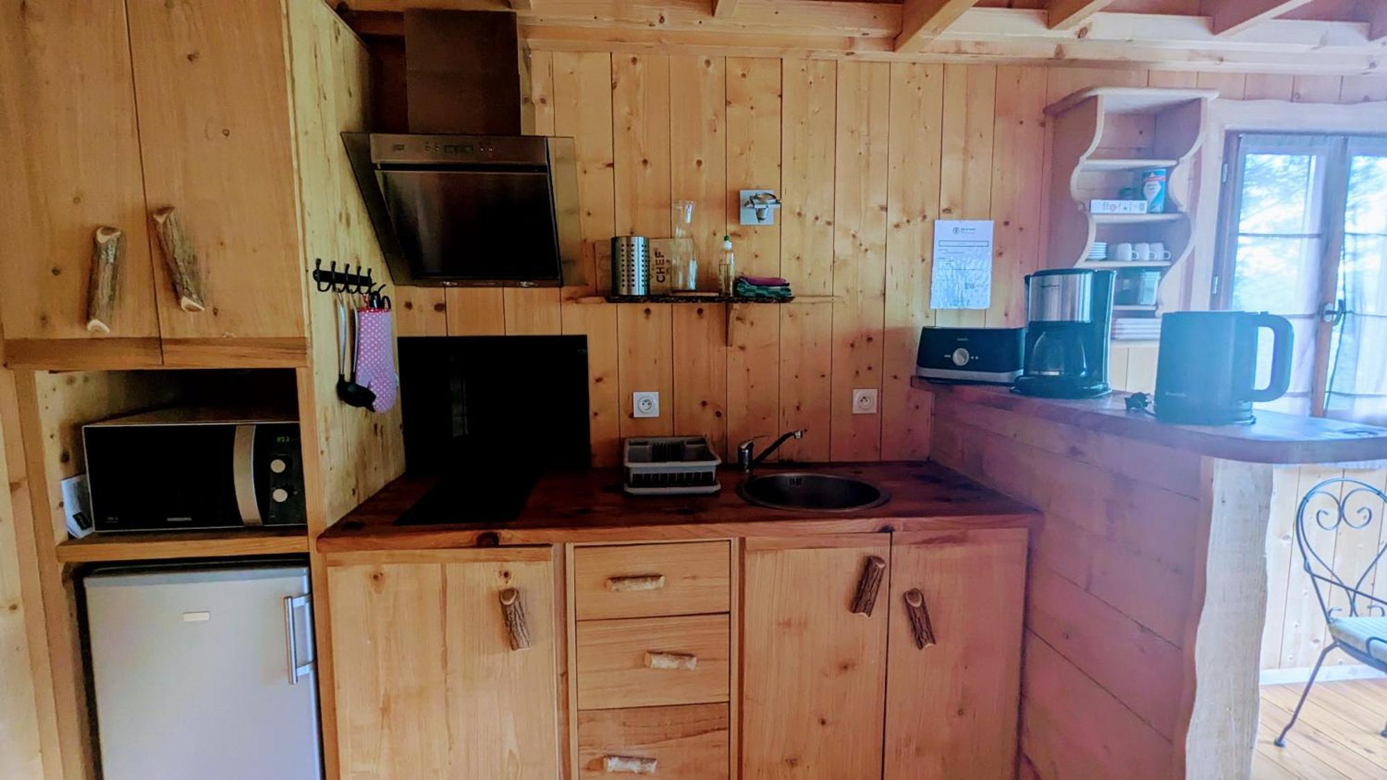 Cabanes Et Lodges Du Belvedere Serrieres-sur-Ain Екстер'єр фото