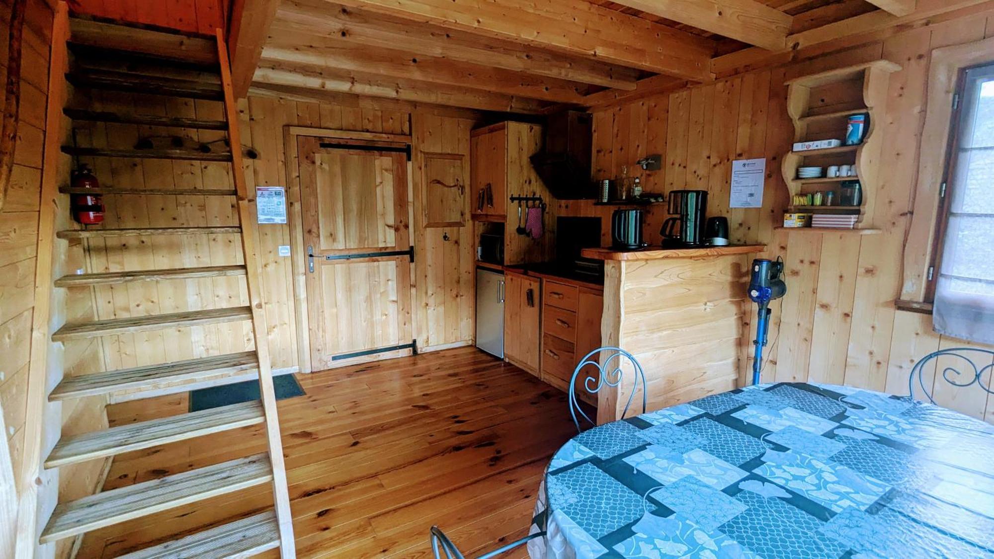 Cabanes Et Lodges Du Belvedere Serrieres-sur-Ain Екстер'єр фото