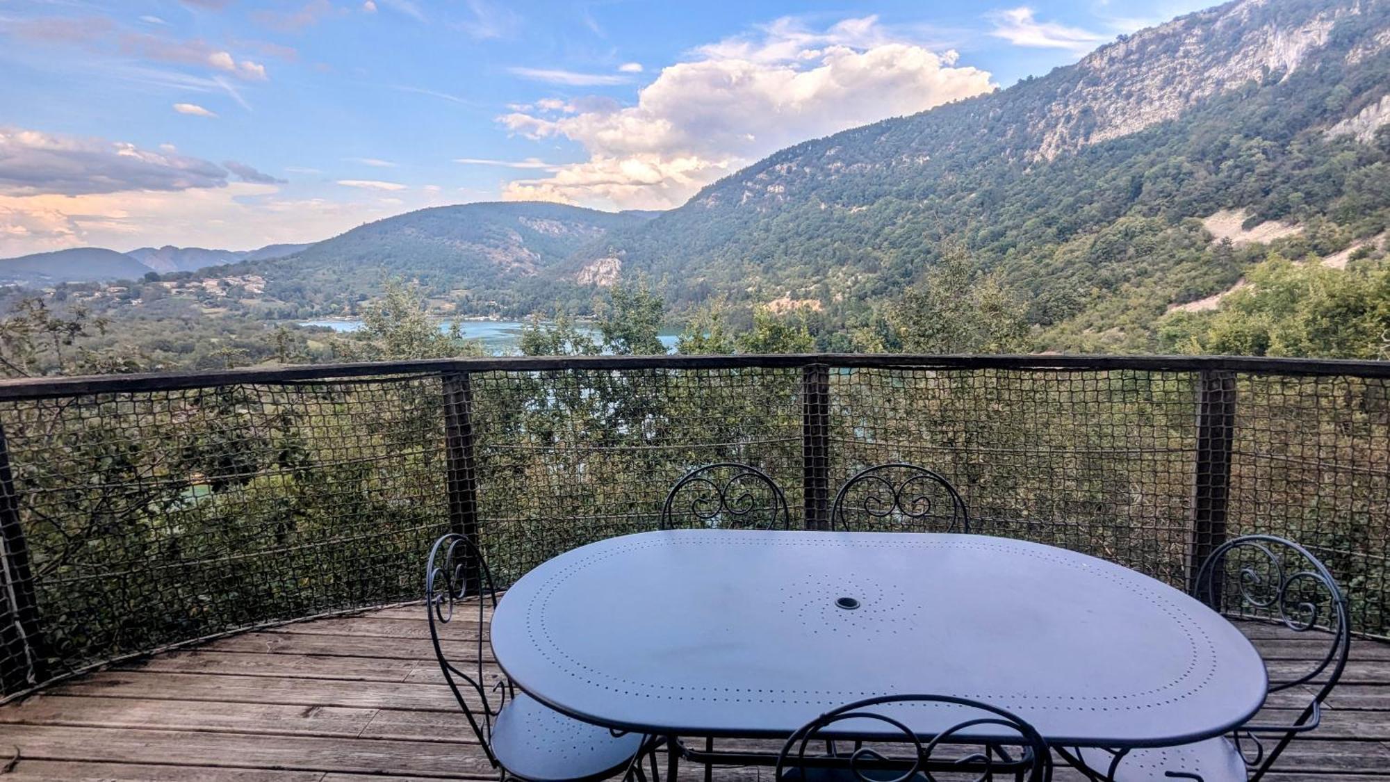 Cabanes Et Lodges Du Belvedere Serrieres-sur-Ain Екстер'єр фото