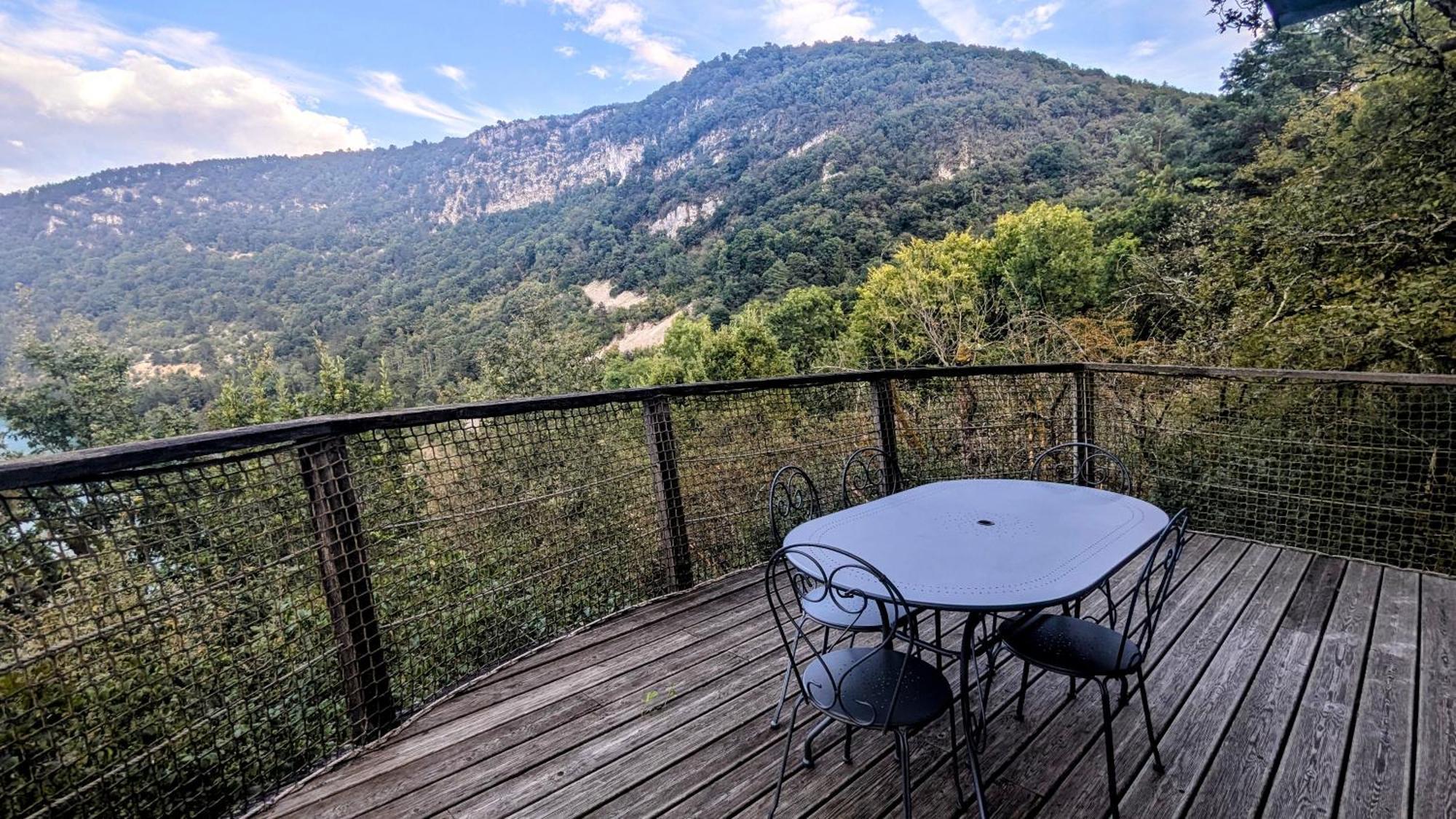 Cabanes Et Lodges Du Belvedere Serrieres-sur-Ain Екстер'єр фото
