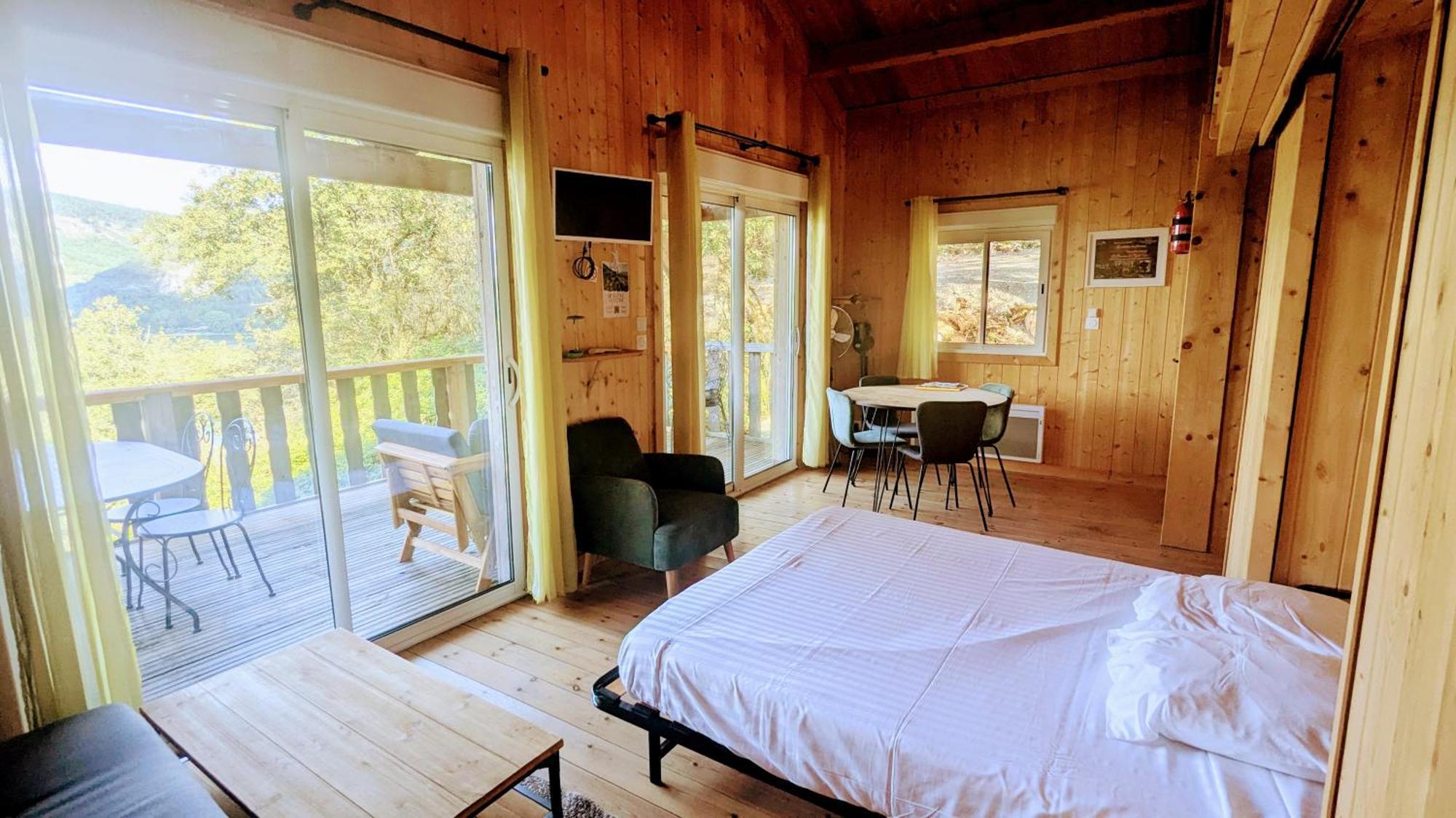Cabanes Et Lodges Du Belvedere Serrieres-sur-Ain Екстер'єр фото