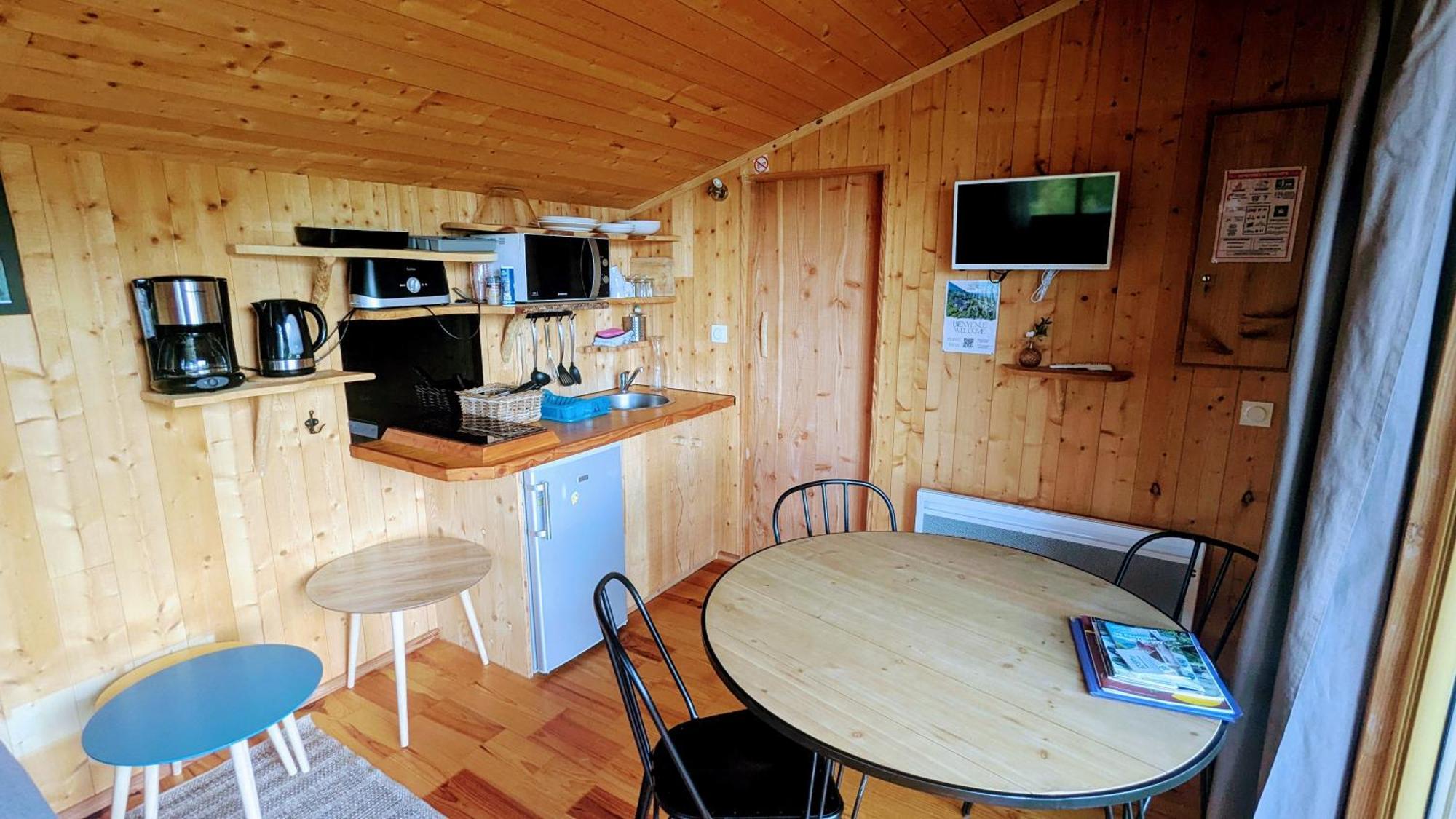 Cabanes Et Lodges Du Belvedere Serrieres-sur-Ain Екстер'єр фото