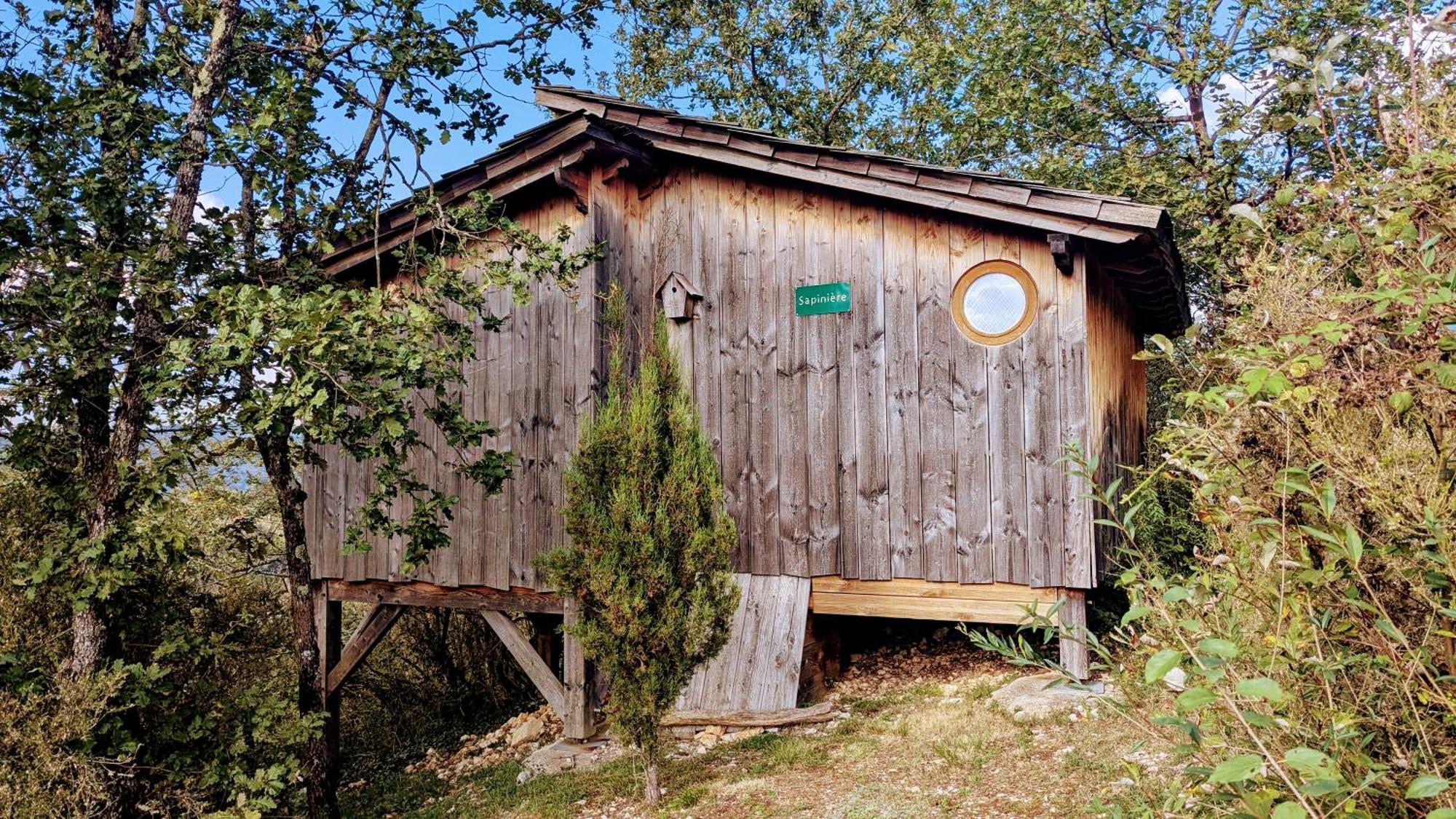 Cabanes Et Lodges Du Belvedere Serrieres-sur-Ain Екстер'єр фото