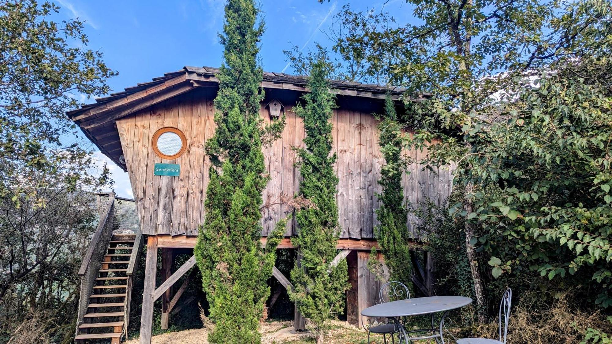 Cabanes Et Lodges Du Belvedere Serrieres-sur-Ain Екстер'єр фото