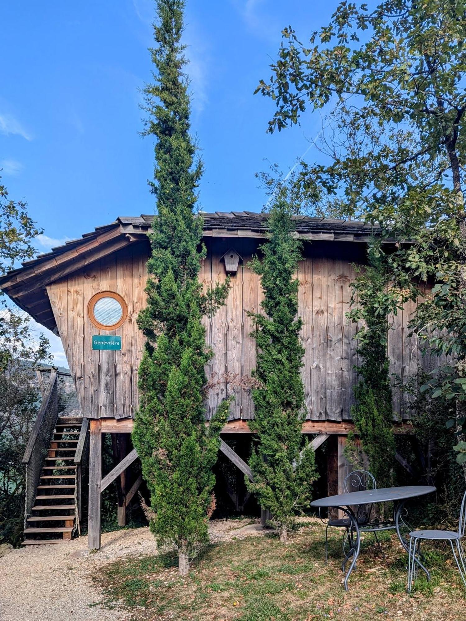 Cabanes Et Lodges Du Belvedere Serrieres-sur-Ain Екстер'єр фото