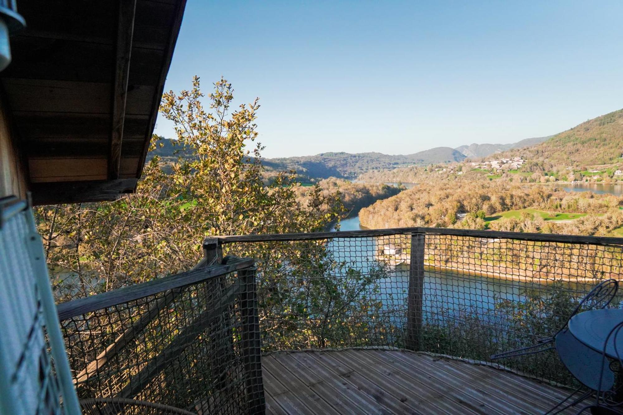 Cabanes Et Lodges Du Belvedere Serrieres-sur-Ain Екстер'єр фото