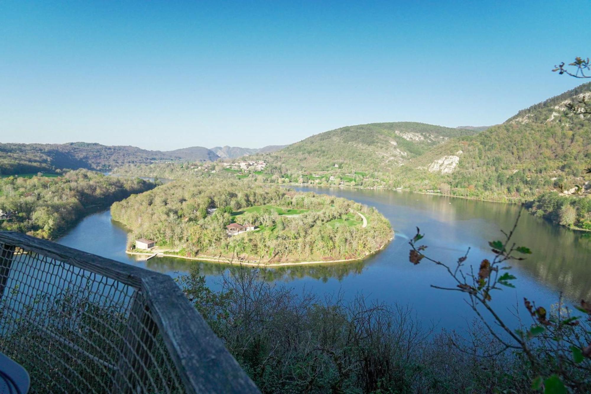 Cabanes Et Lodges Du Belvedere Serrieres-sur-Ain Екстер'єр фото