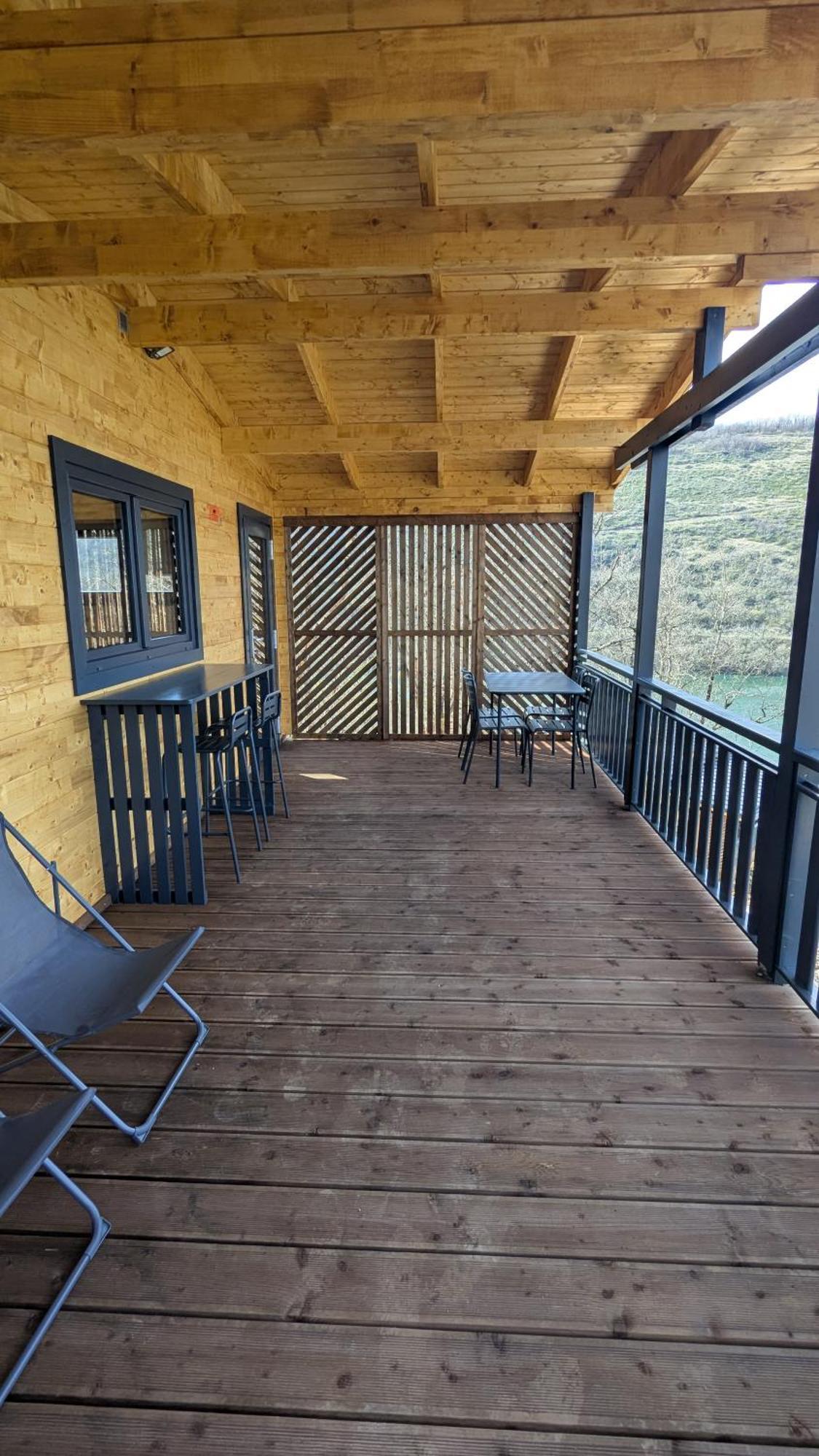 Cabanes Et Lodges Du Belvedere Serrieres-sur-Ain Екстер'єр фото