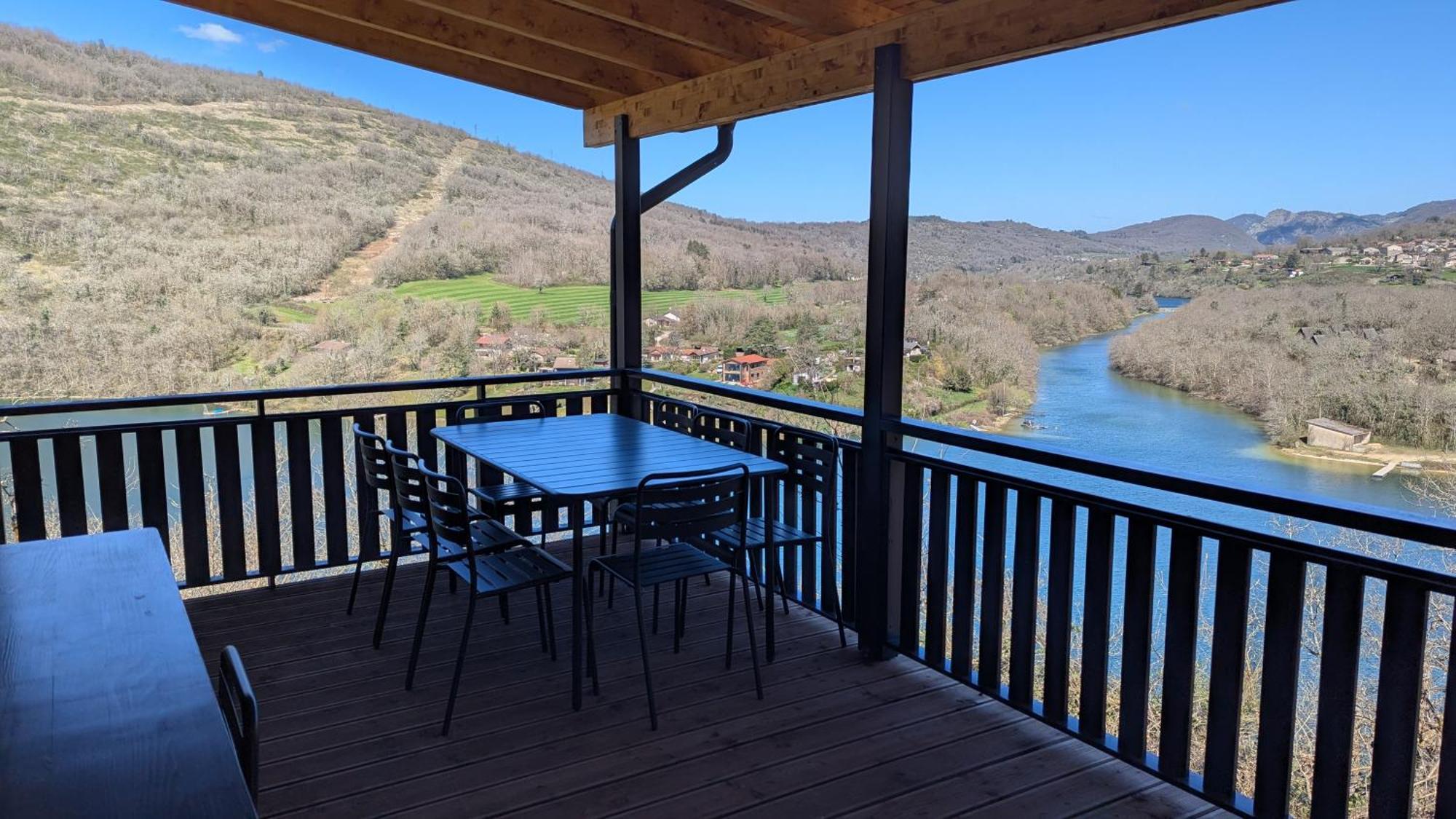 Cabanes Et Lodges Du Belvedere Serrieres-sur-Ain Екстер'єр фото