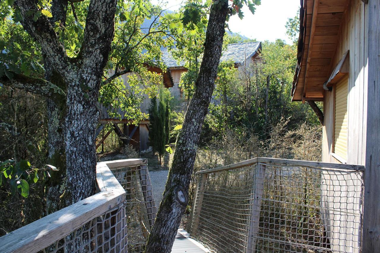 Cabanes Et Lodges Du Belvedere Serrieres-sur-Ain Екстер'єр фото
